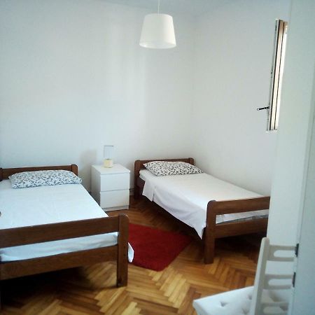 Apartments Mirela Новиград Екстериор снимка
