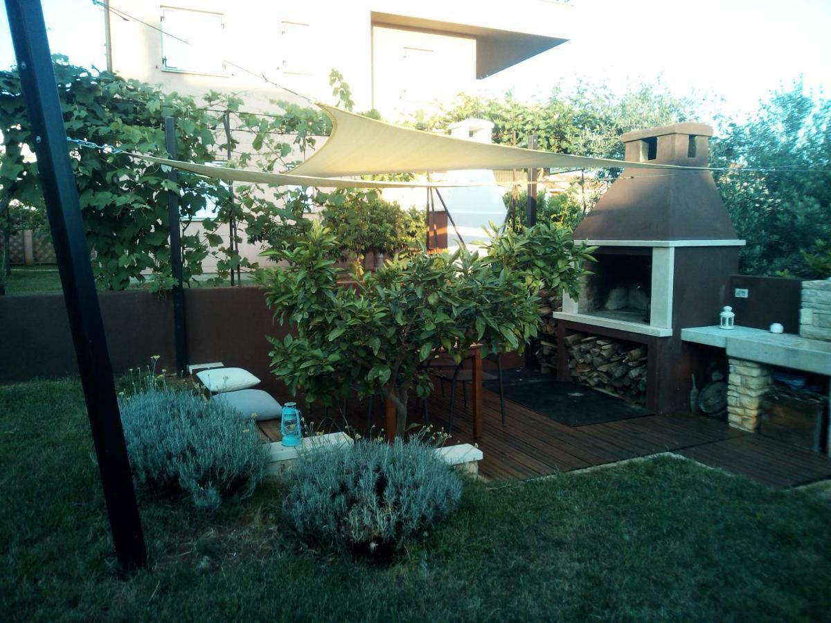 Apartments Mirela Новиград Екстериор снимка