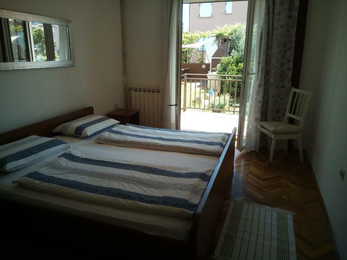 Apartments Mirela Новиград Екстериор снимка
