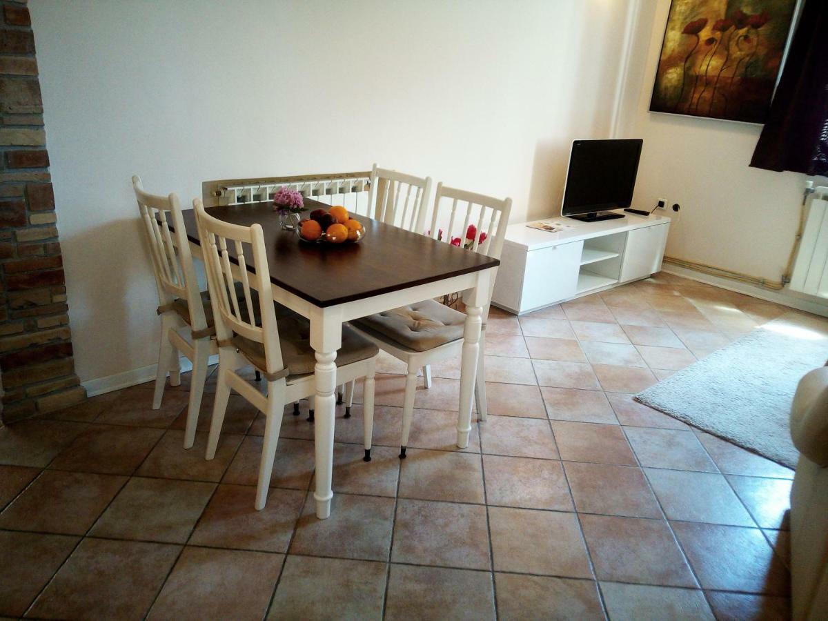 Apartments Mirela Новиград Екстериор снимка