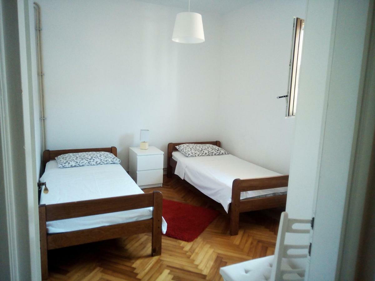Apartments Mirela Новиград Екстериор снимка
