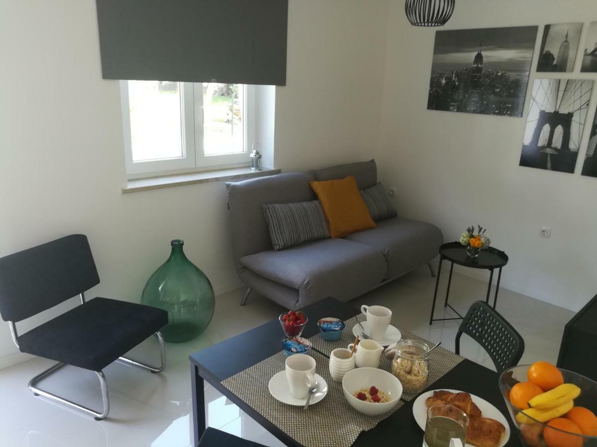 Apartments Mirela Новиград Екстериор снимка
